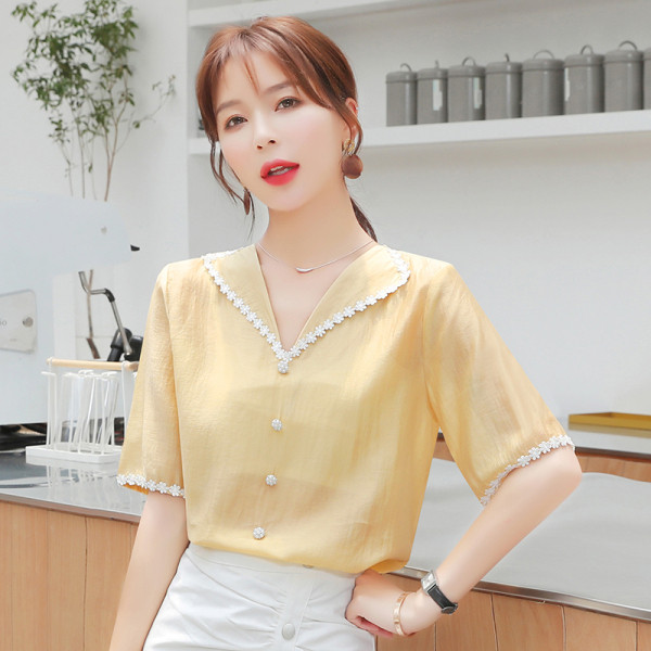 Cămașă de damă cu decolteu spitz și mâneci 3/4