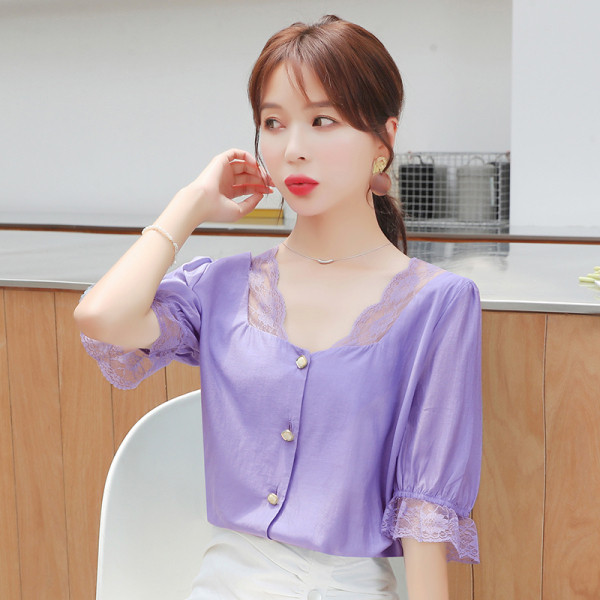 Cămașă modernă de damă cu elemente din dantelă și nasturi