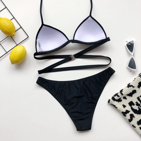 Costum de baie negru din două piese cu top triunghiular