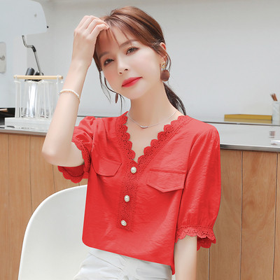 Cămașă modernă de damă cu decolteu spitz și elemente din dantelă