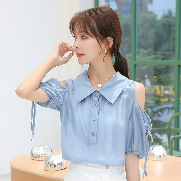 Sieviešu šifona krekls ar klasisku apkakli un atkailinātiem pleciem