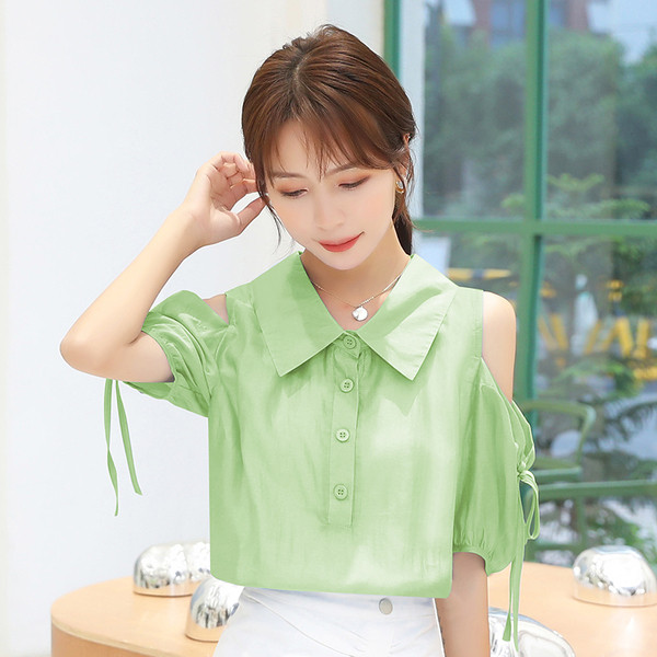 Sieviešu šifona krekls ar klasisku apkakli un atkailinātiem pleciem