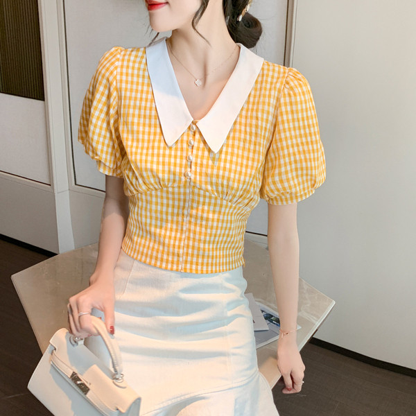 Retro sieviešu krekls ar klasisku apkakli un pufām piedurknēm