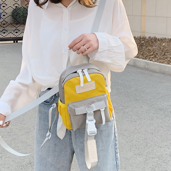 Naiste igapäevane küljetaskutega seljakott