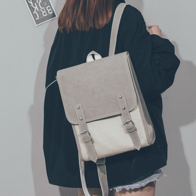 Rucsac de damă modern cu elemente metalice