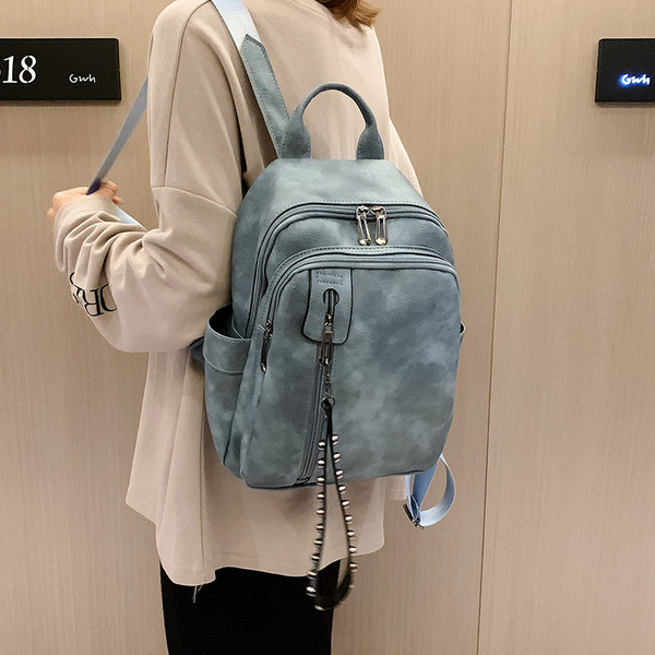 Moderna sieviešu mugursoma no eko ādas ar rāvējslēdzēju