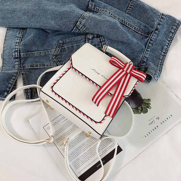 Moderna sieviešu mugursoma ar eko ādas uzrakstiem