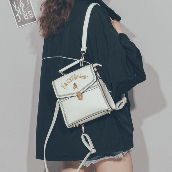 Moderna sieviešu mugursoma ar uzrakstiem