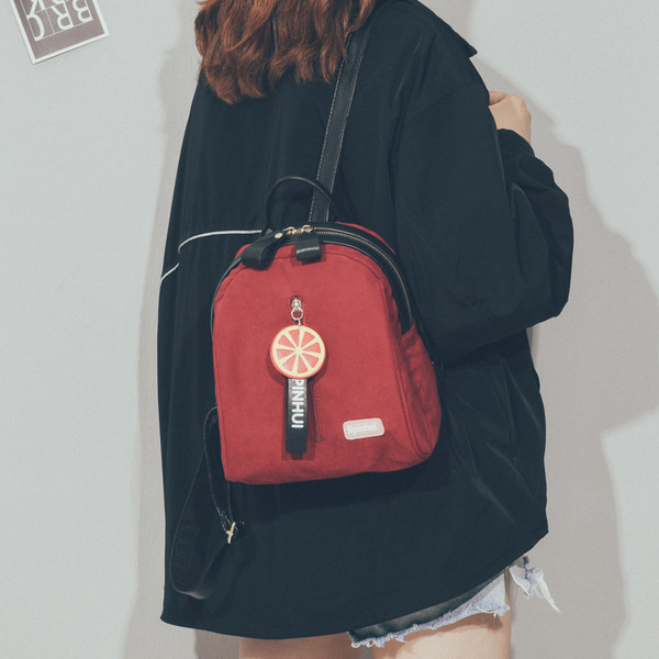 Sieviešu ikdienas mugursoma ar rāvējslēdzēju priekšpusē