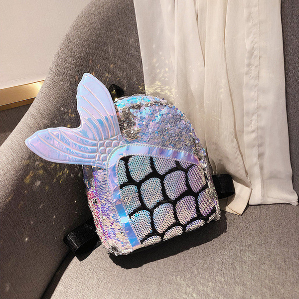 Mūsdienīga sieviešu mugursoma ar 3D elementu un fliteriem