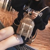 Stilīga sieviešu mugursoma ar rāvējslēdzēju un spīdīgu elementu