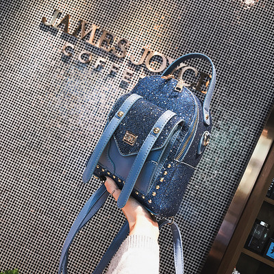 Stilīga sieviešu mugursoma ar rāvējslēdzēju un spīdīgu elementu