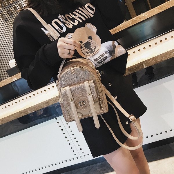 Stilīga sieviešu mugursoma ar rāvējslēdzēju un spīdīgu elementu