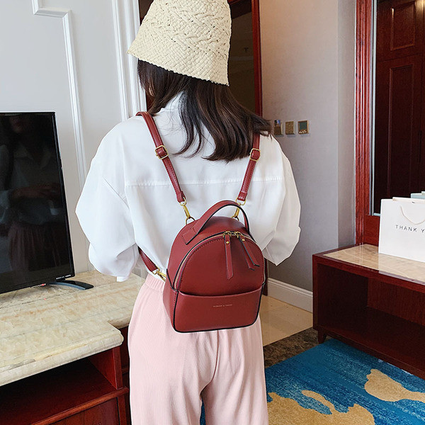 Mūsdienīga sieviešu mugursoma no tīras eko ādas