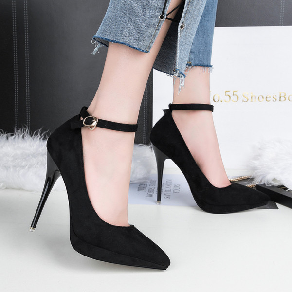 Modernas sieviešu zamšādas kurpes - smails modelis ar potītes siksnu