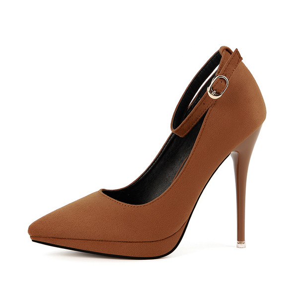 Modernas sieviešu zamšādas kurpes - smails modelis ar potītes siksnu