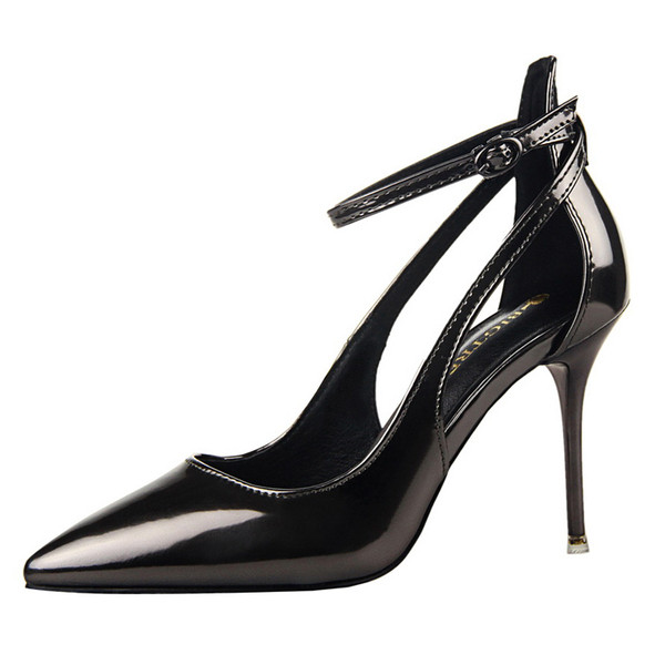 Lakādas sieviešu pusatvērto apavu smails modelis