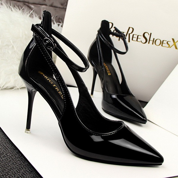 Lakādas sieviešu pusatvērto apavu smails modelis