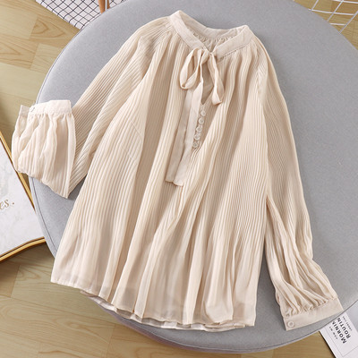 Plisēts sieviešu krekls ar garām piedurknēm un apkakli ar lāpstiņu