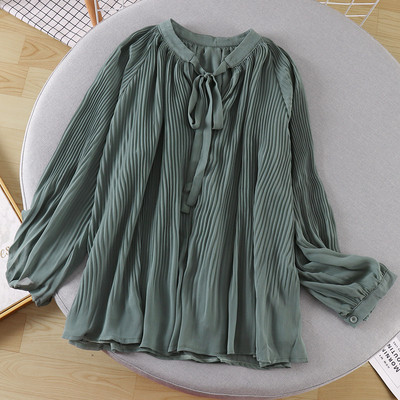 Plisēts sieviešu krekls ar garām piedurknēm un apkakli ar lāpstiņu