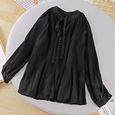 Plisēts sieviešu krekls ar garām piedurknēm un apkakli ar lāpstiņu