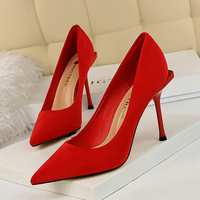 Mūsdienīgi sieviešu apavi no eko zamšādas ar plānu 10 cm papēdi - smails modelis