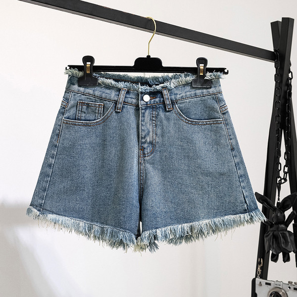 Jauns īsu džinsu modelis ar augstu vidukli