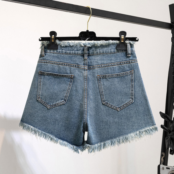 Jauns īsu džinsu modelis ar augstu vidukli