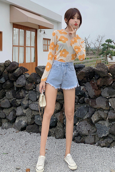 Naiste lühikeste teksade lai mudel kõrge vöökoha ja taskutega