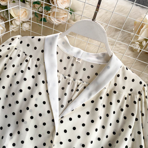 Vasaras sieviešu punktveida krekls ar īsām piedurknēm