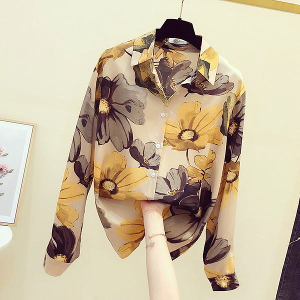 Sieviešu krekls ar klasisku apkakli, garām piedurknēm un ziedu rakstu