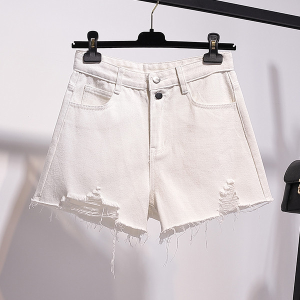 Īsi sieviešu džinsi ar kabatām un saplēstiem motīviem