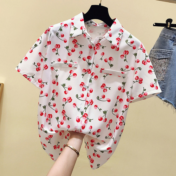 Moderns sieviešu krekls ar īsām piedurknēm un labi ar ķiršiem