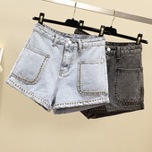 Naiste lühikesed aasade ja taskutega teksad