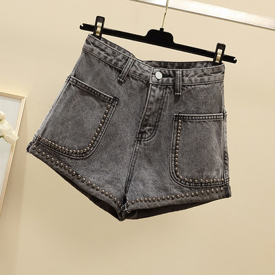 Naiste lühikesed aasade ja taskutega teksad