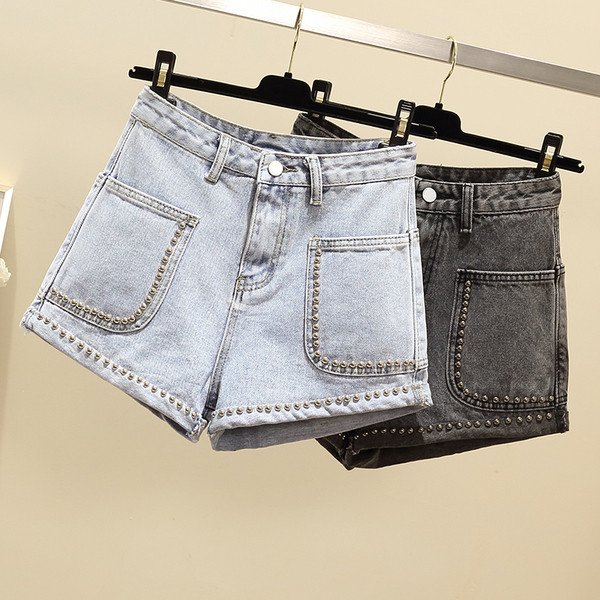 Naiste lühikesed aasade ja taskutega teksad