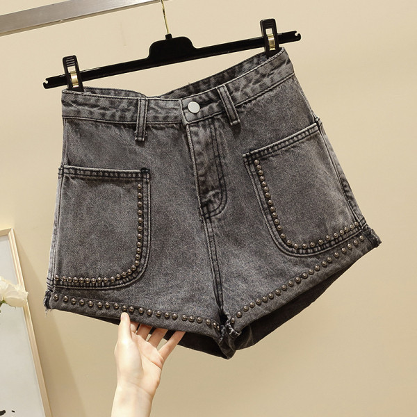 Naiste lühikesed aasade ja taskutega teksad