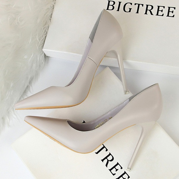 Stilīgs sieviešu ādas apavu smails modelis ar 10,5 cm augstu papēdi