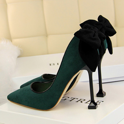 Sieviešu augstpapēžu kurpes no eko zamšādas un lentes elementa