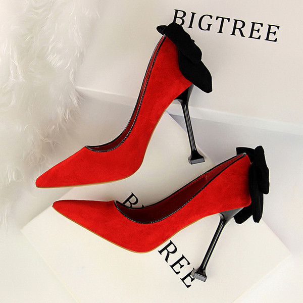 Sieviešu augstpapēžu kurpes no eko zamšādas un lentes elementa