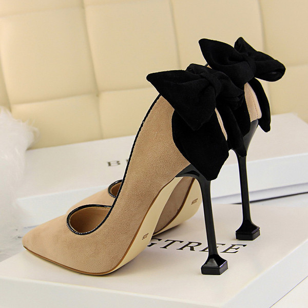 Sieviešu augstpapēžu kurpes no eko zamšādas un lentes elementa