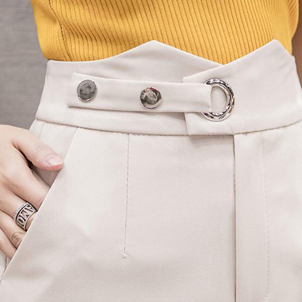 Moderns šortu plats modelis ar augstu vidukli