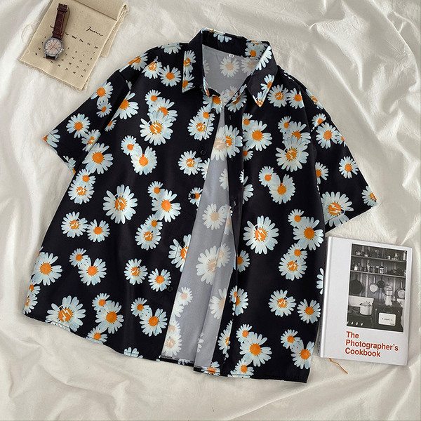 Plats sieviešu krekls ar klasisku apkakli un ziedu rakstu