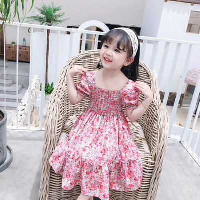 Bērnu kleita ar ziedu apdruku un krītošām piedurknēm