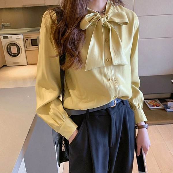 Aktuāls sieviešu krekls ar garām piedurknēm un apkakli ar lentīti