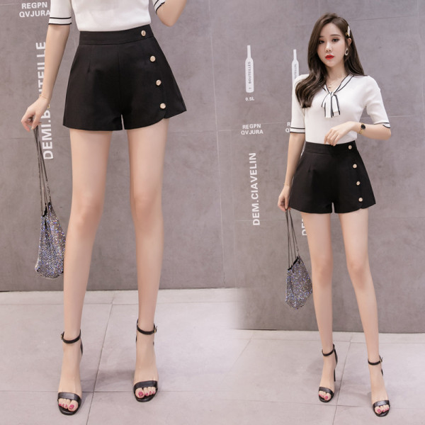 Jauns sieviešu bikšu modelis ar pogām un kabatām