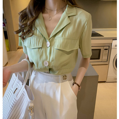 Sieviešu moderns krekls ar īsām piedurknēm un kabatām