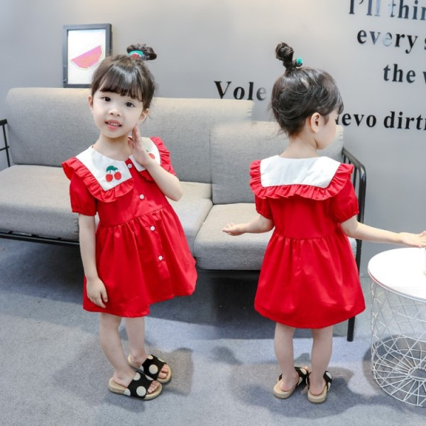 Sarkana bērnu kleita ar ķiršu izšuvumu