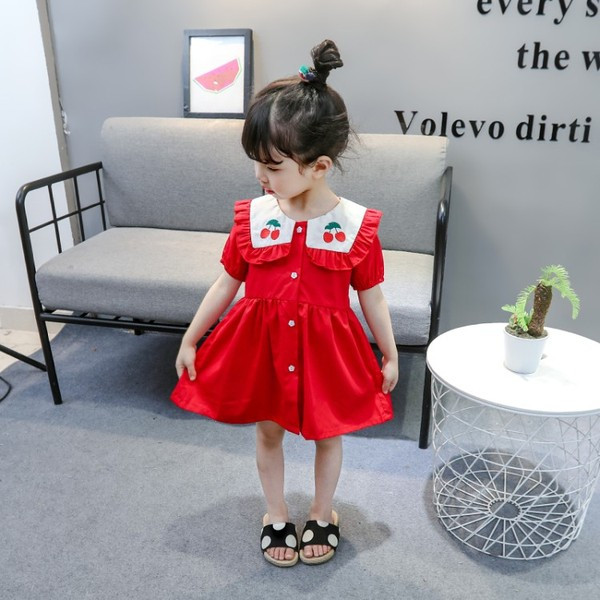 Sarkana bērnu kleita ar ķiršu izšuvumu