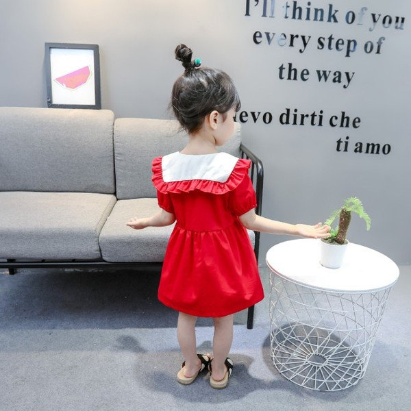 Sarkana bērnu kleita ar ķiršu izšuvumu